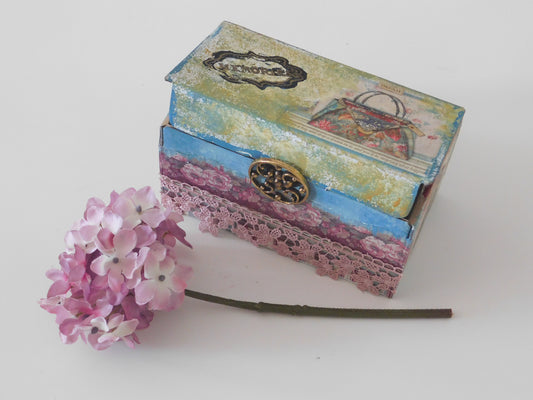 How to transform a small carton box in minutes!!!