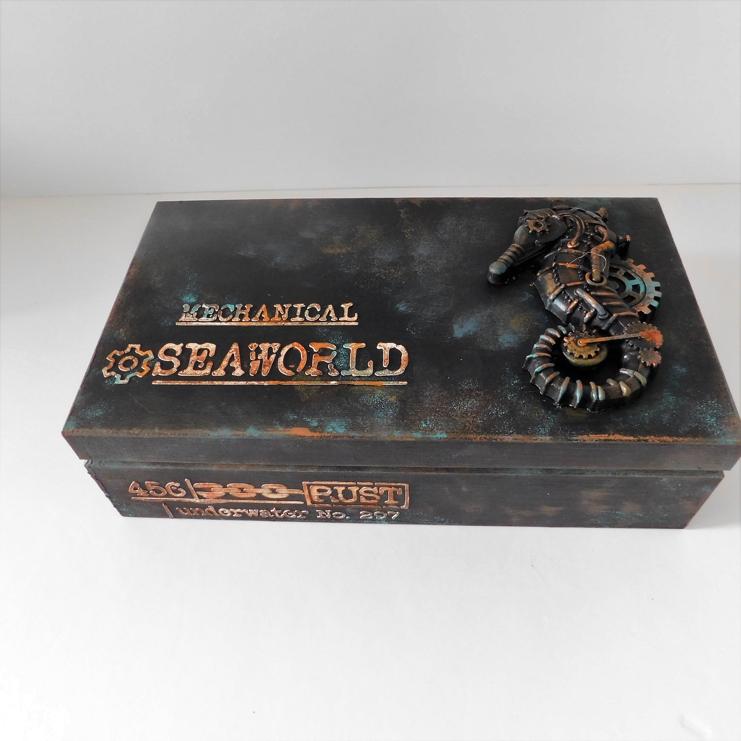 The Mechanical world gift box