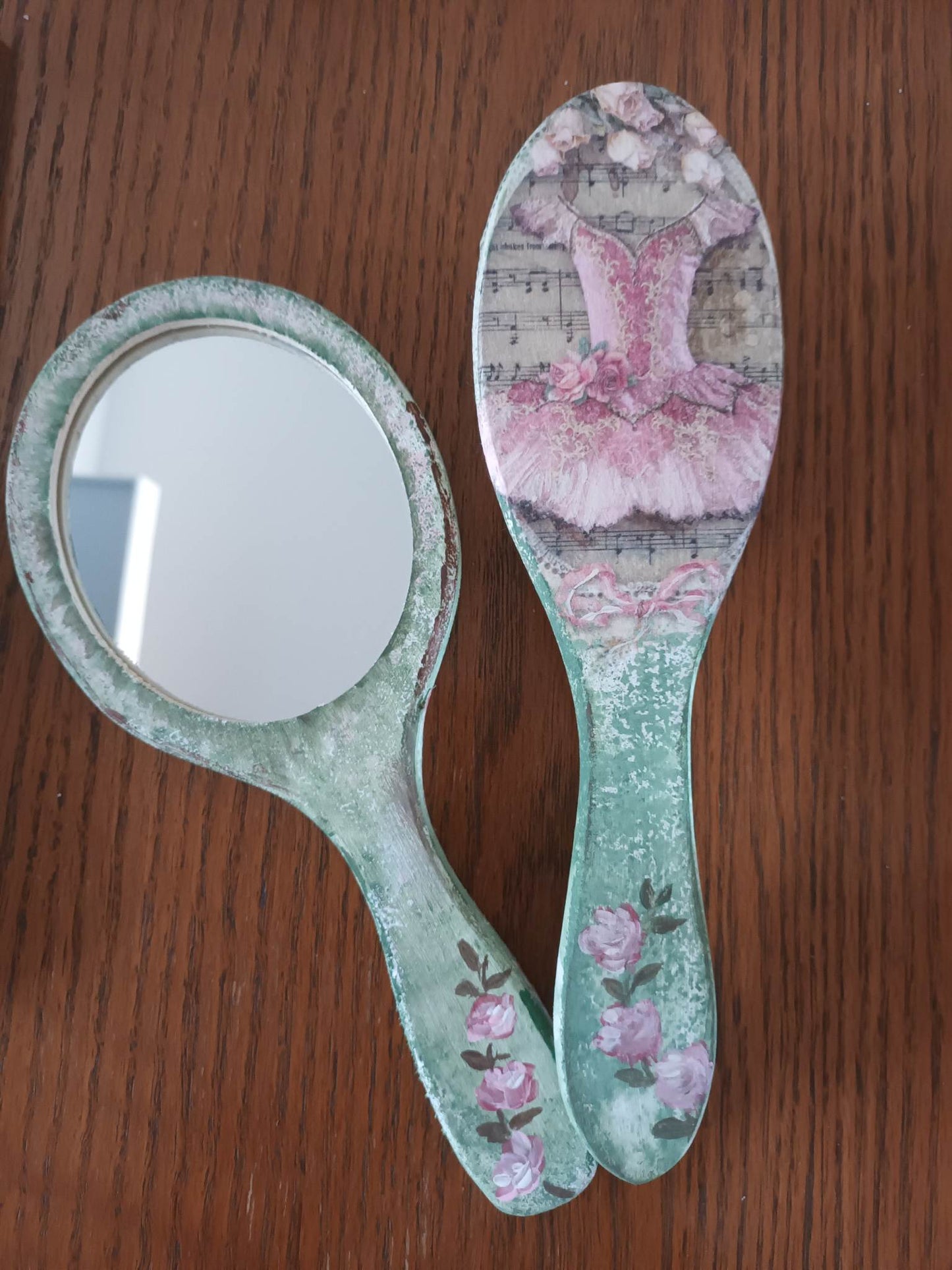 Brush and Mirror the perfect gift set