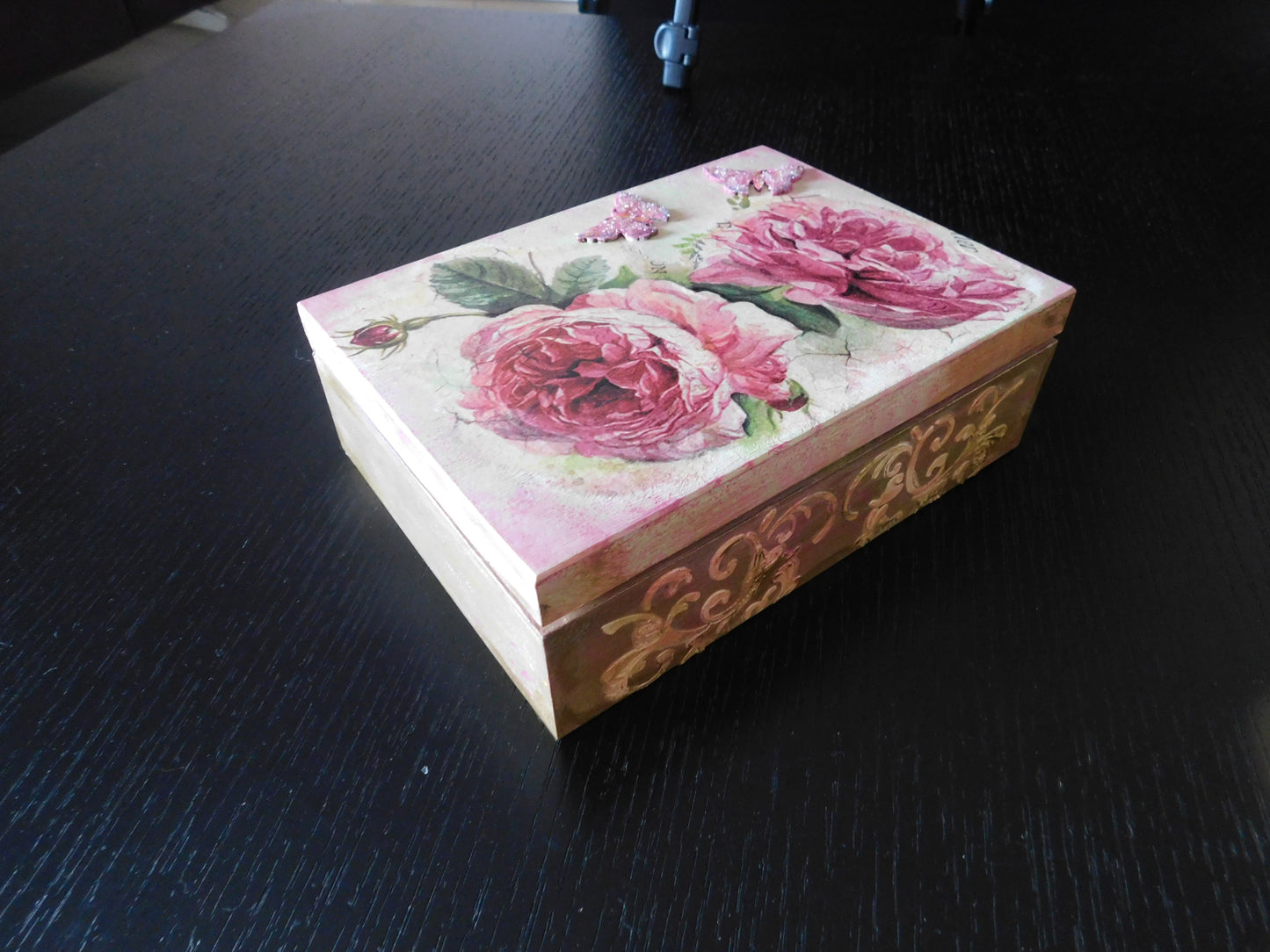 Roses and Butterflies Gift box