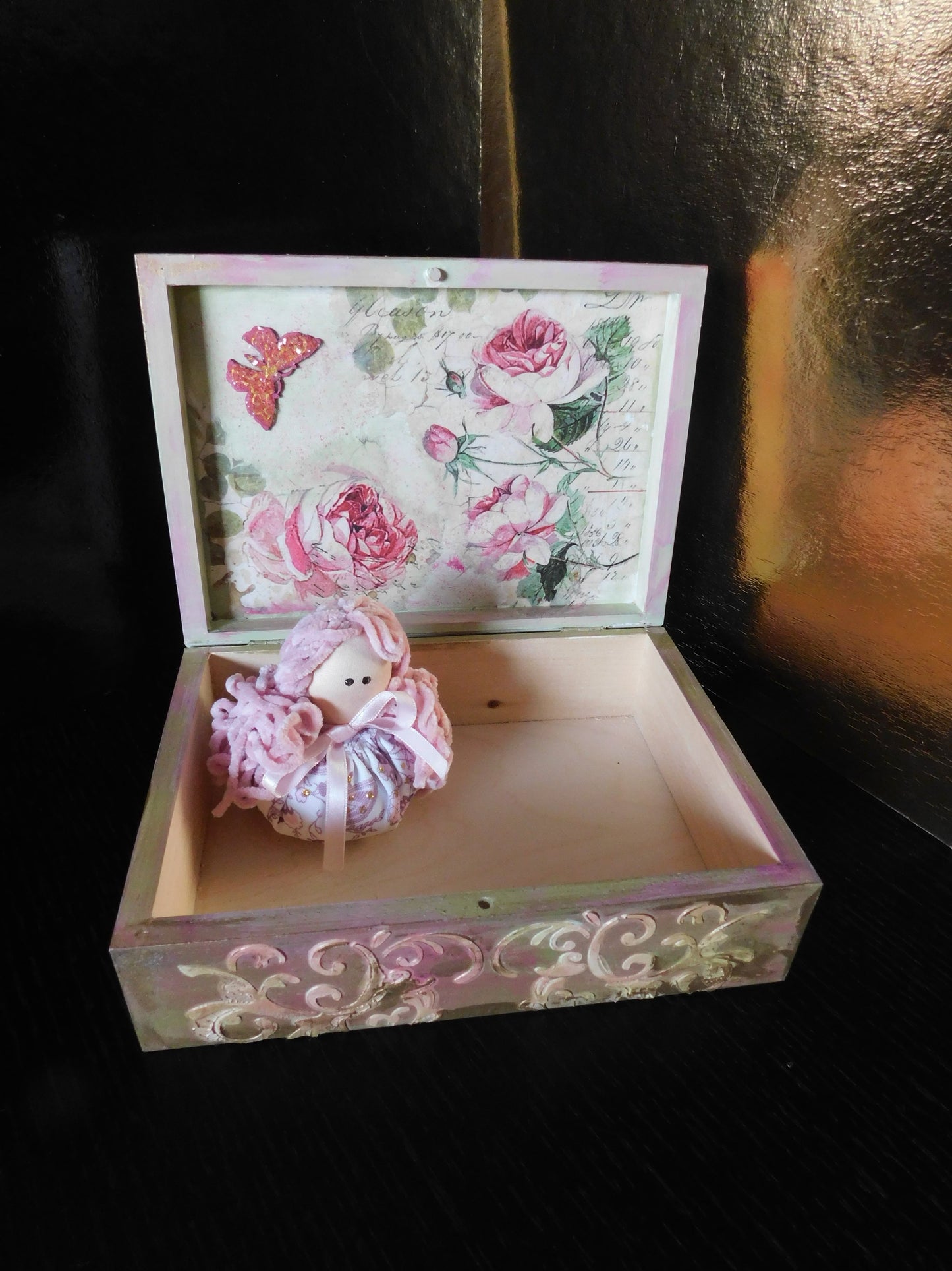 Roses and Butterflies Gift box