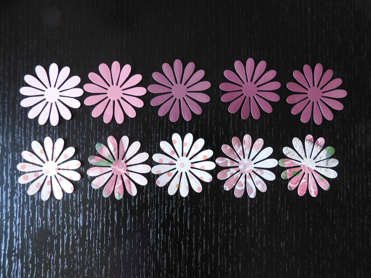 Daisies Paper Cuts Pack