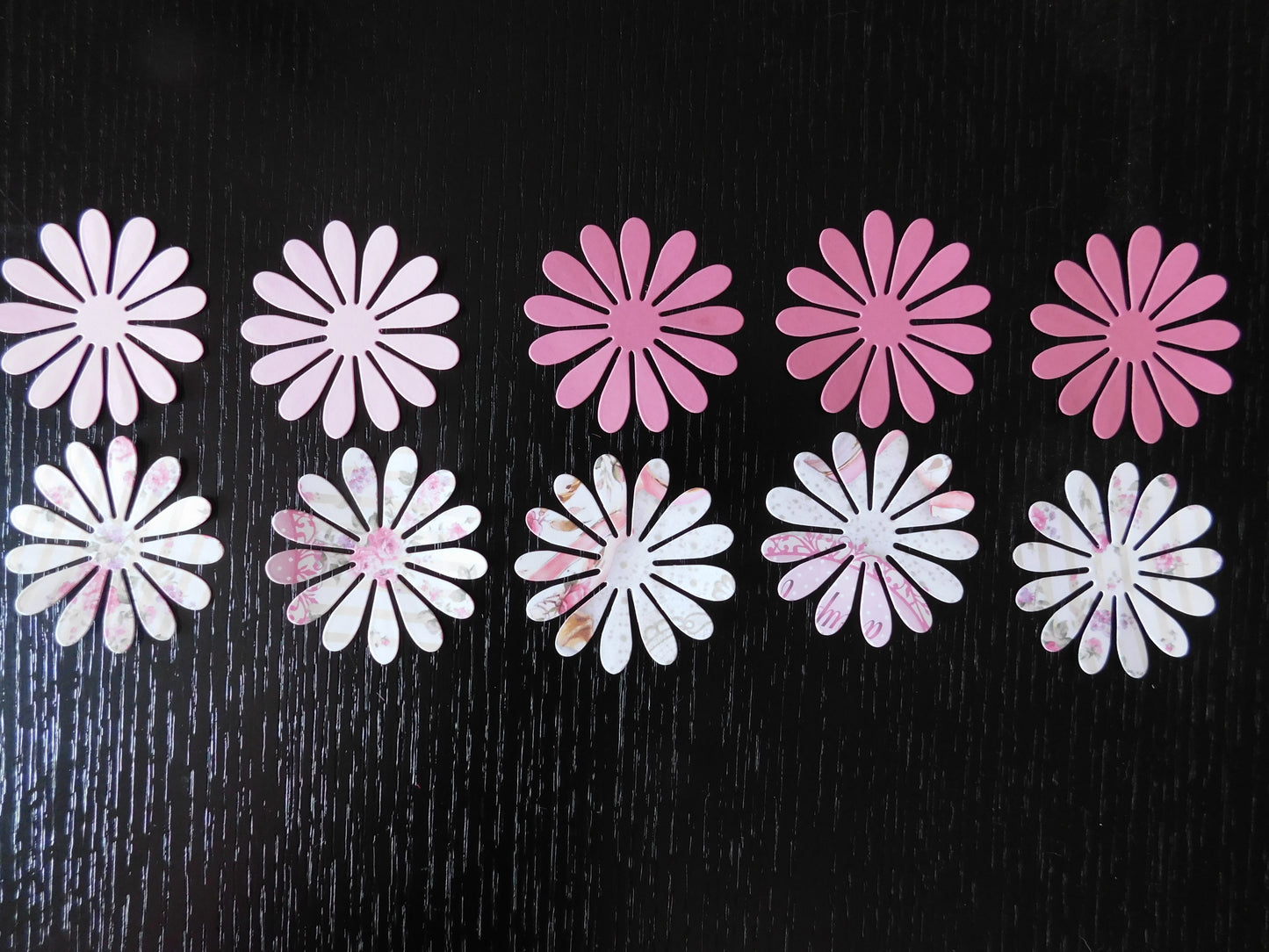 Daisies Paper Cuts Pack