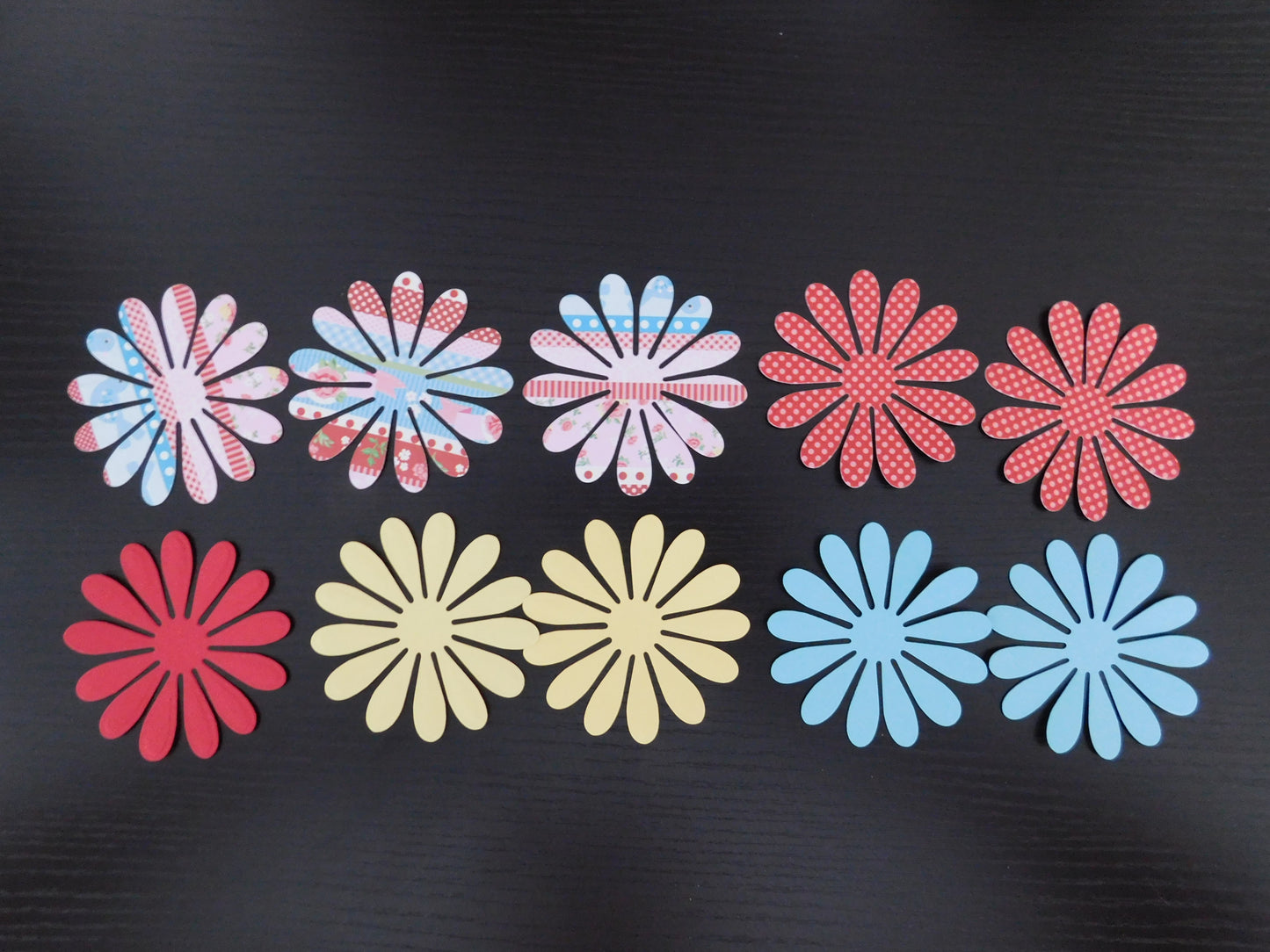 Daisies Paper Cuts Pack