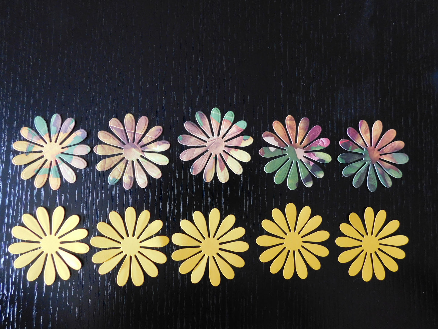 Daisies Paper Cuts Pack