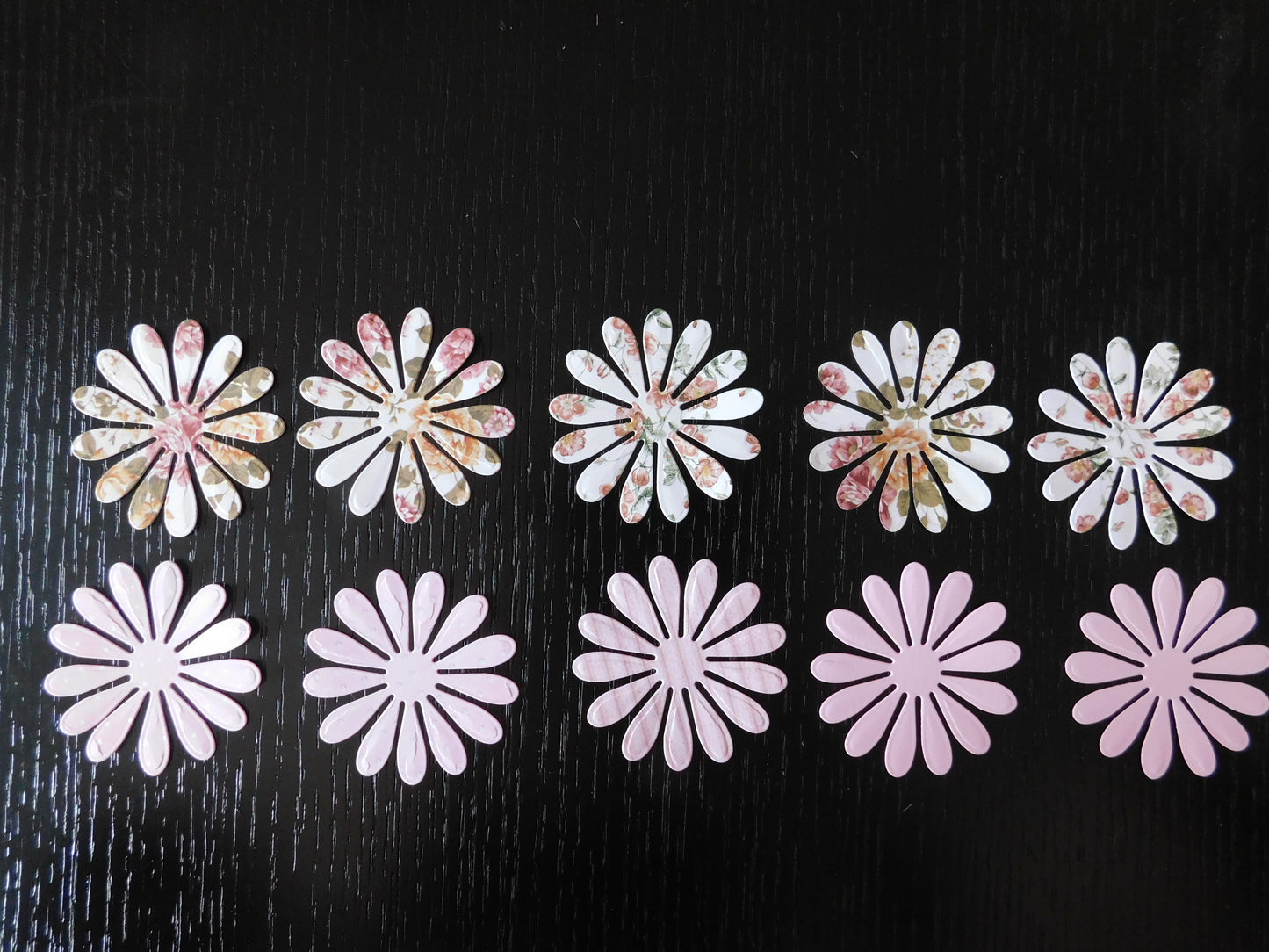 Daisies Paper Cuts Pack