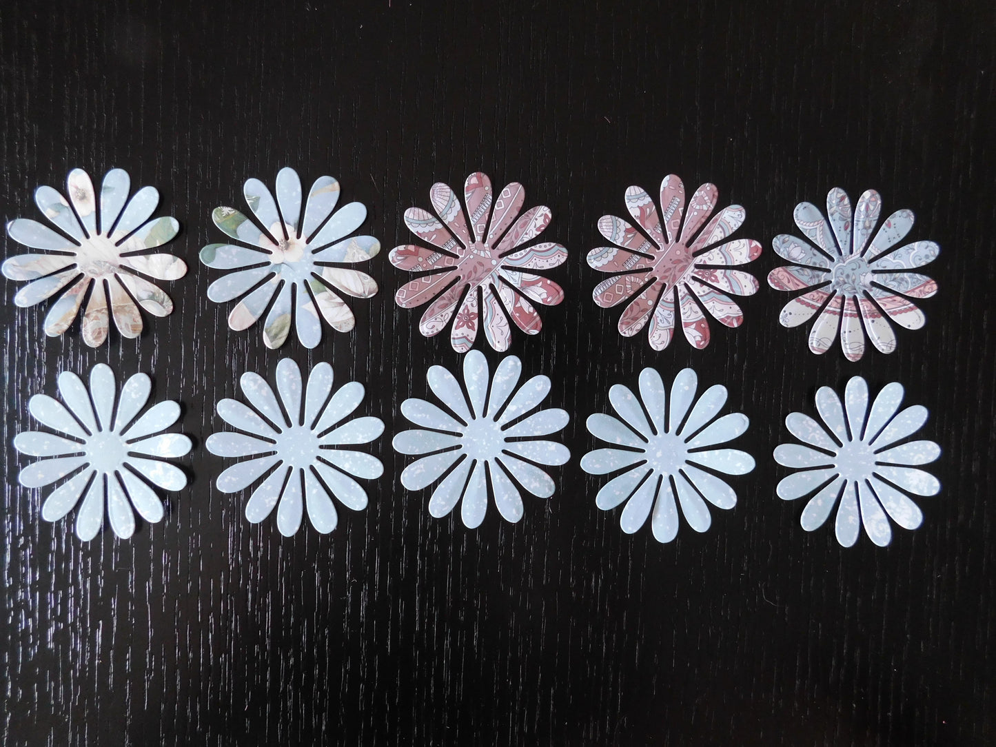 Daisies Paper Cuts Pack