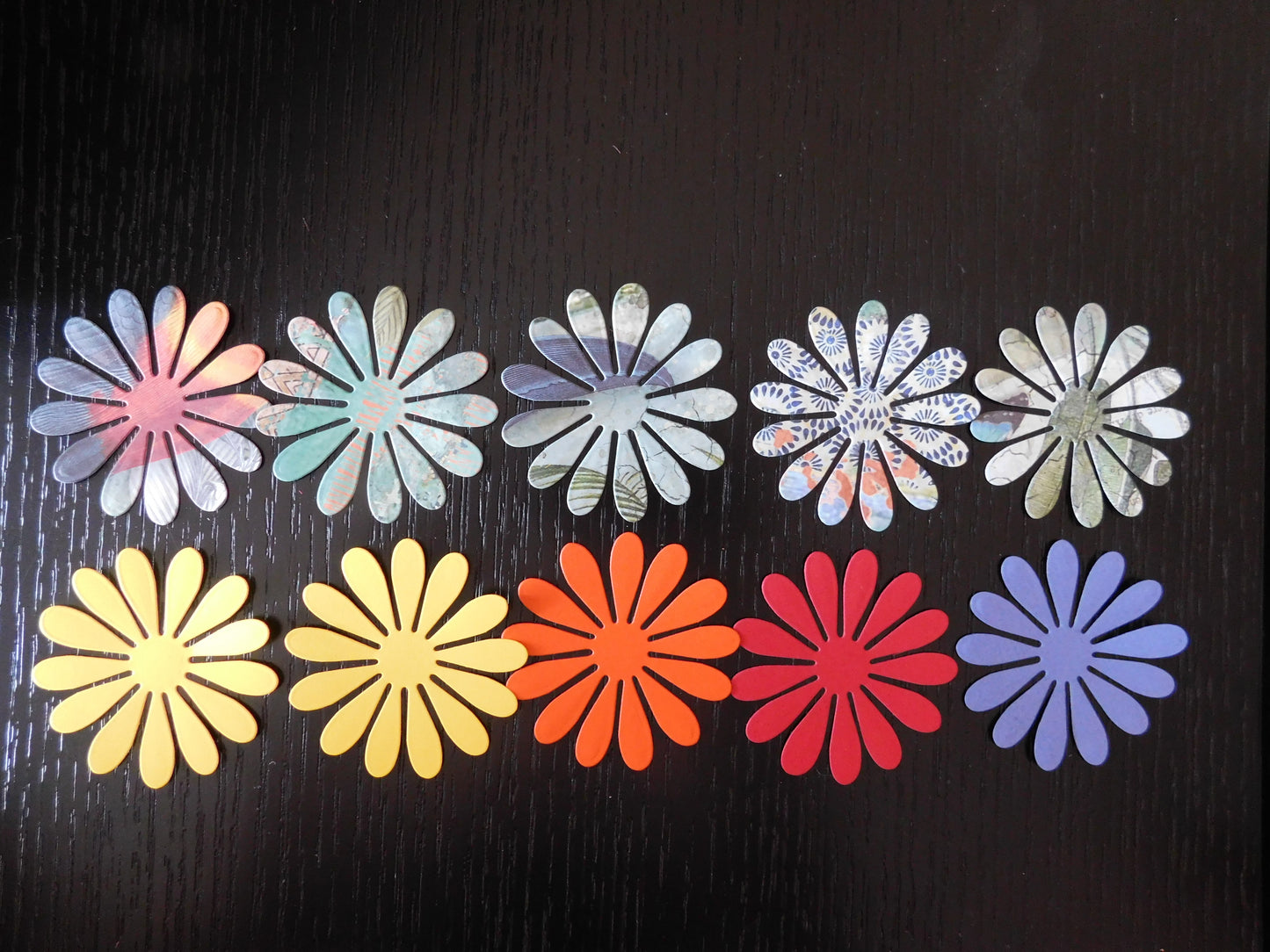 Daisies Paper Cuts Pack