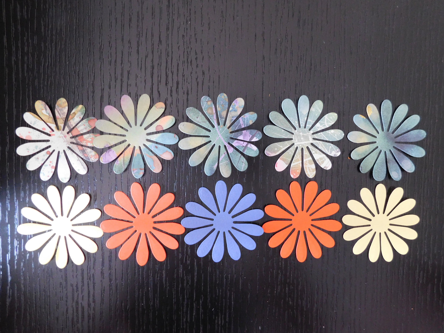 Daisies Paper Cuts Pack