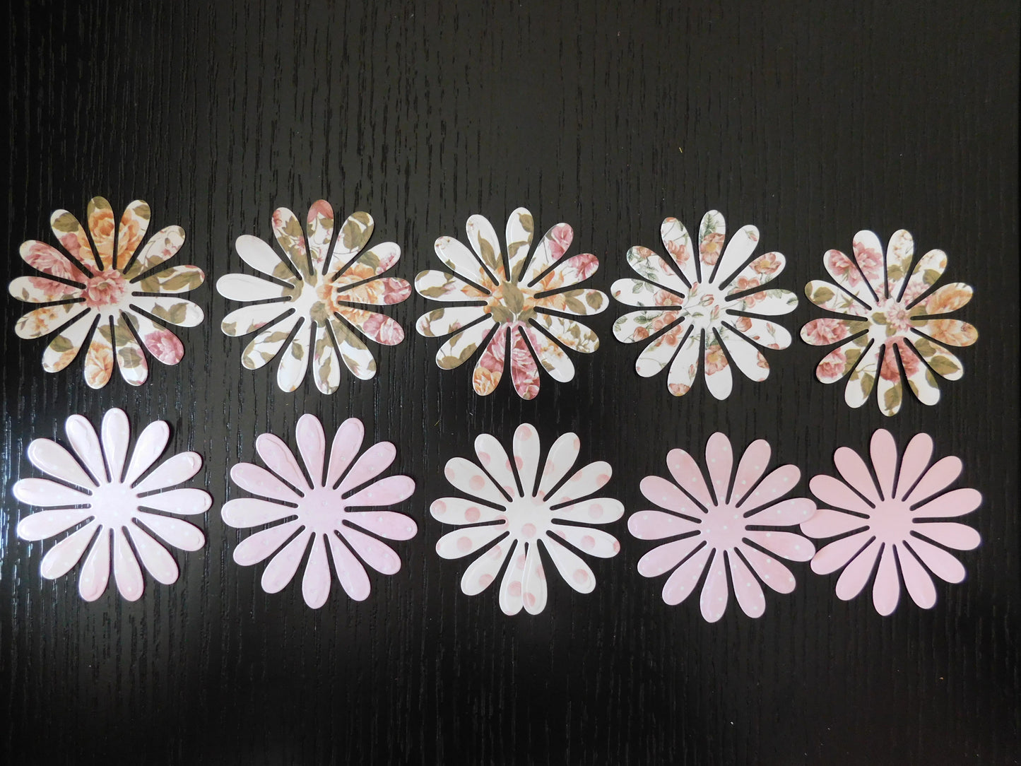 Daisies Paper Cuts Pack