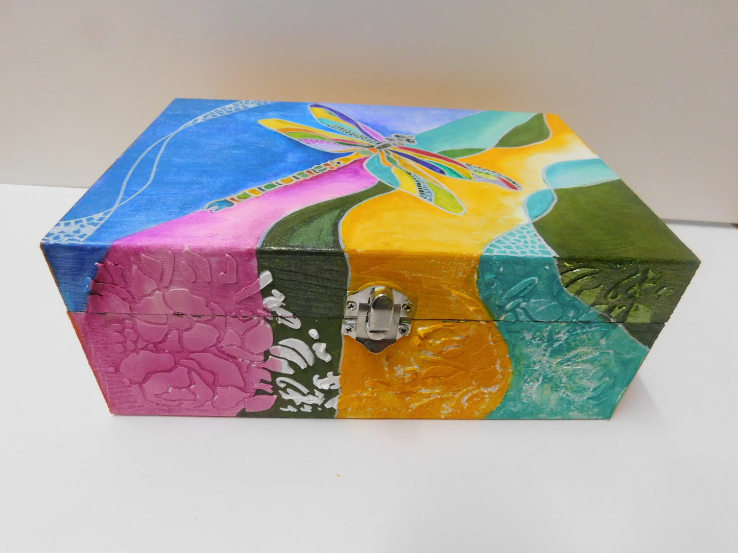 the Dragonfly Gift Box