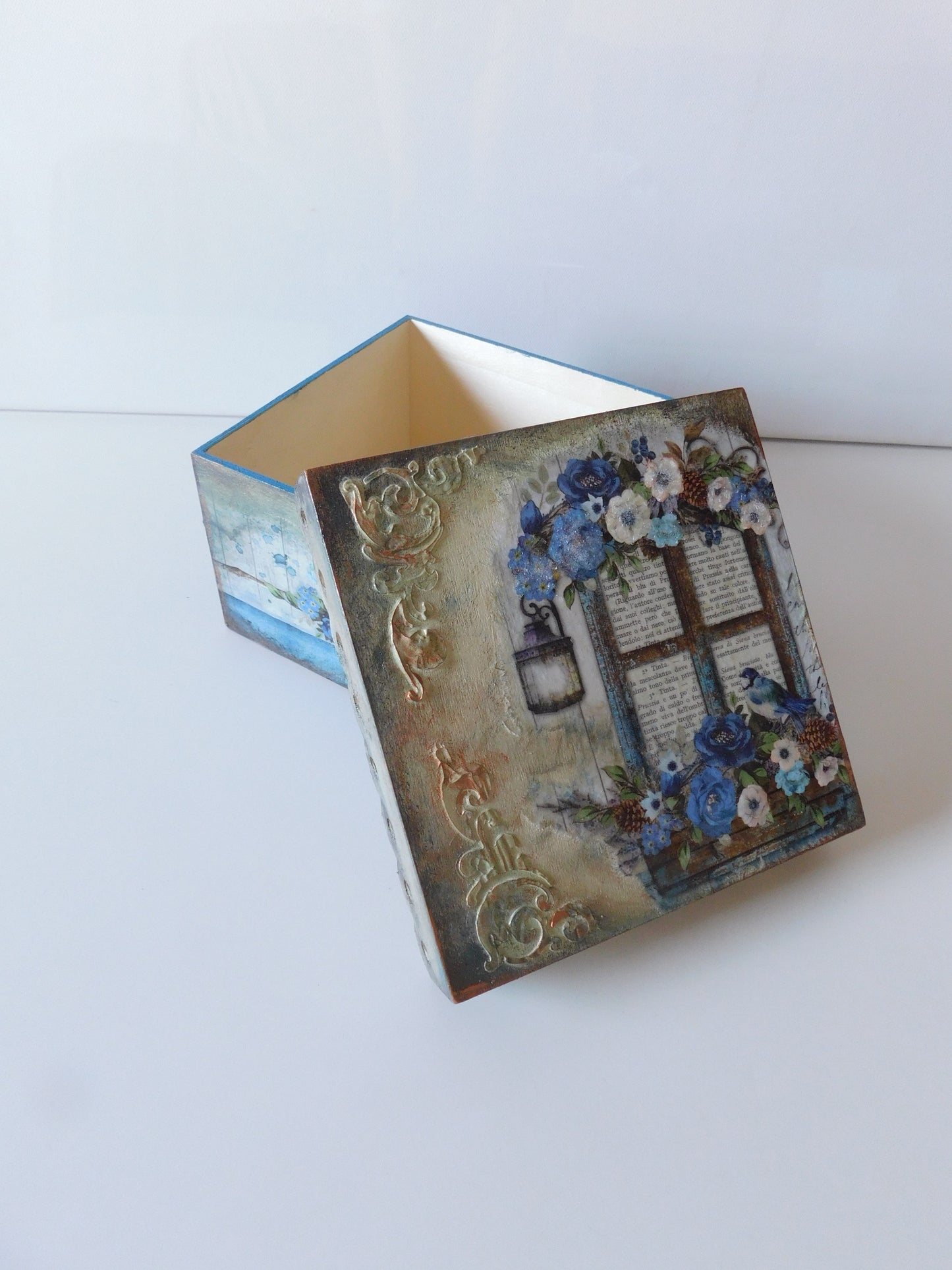 The Blue Flowers Gift Box