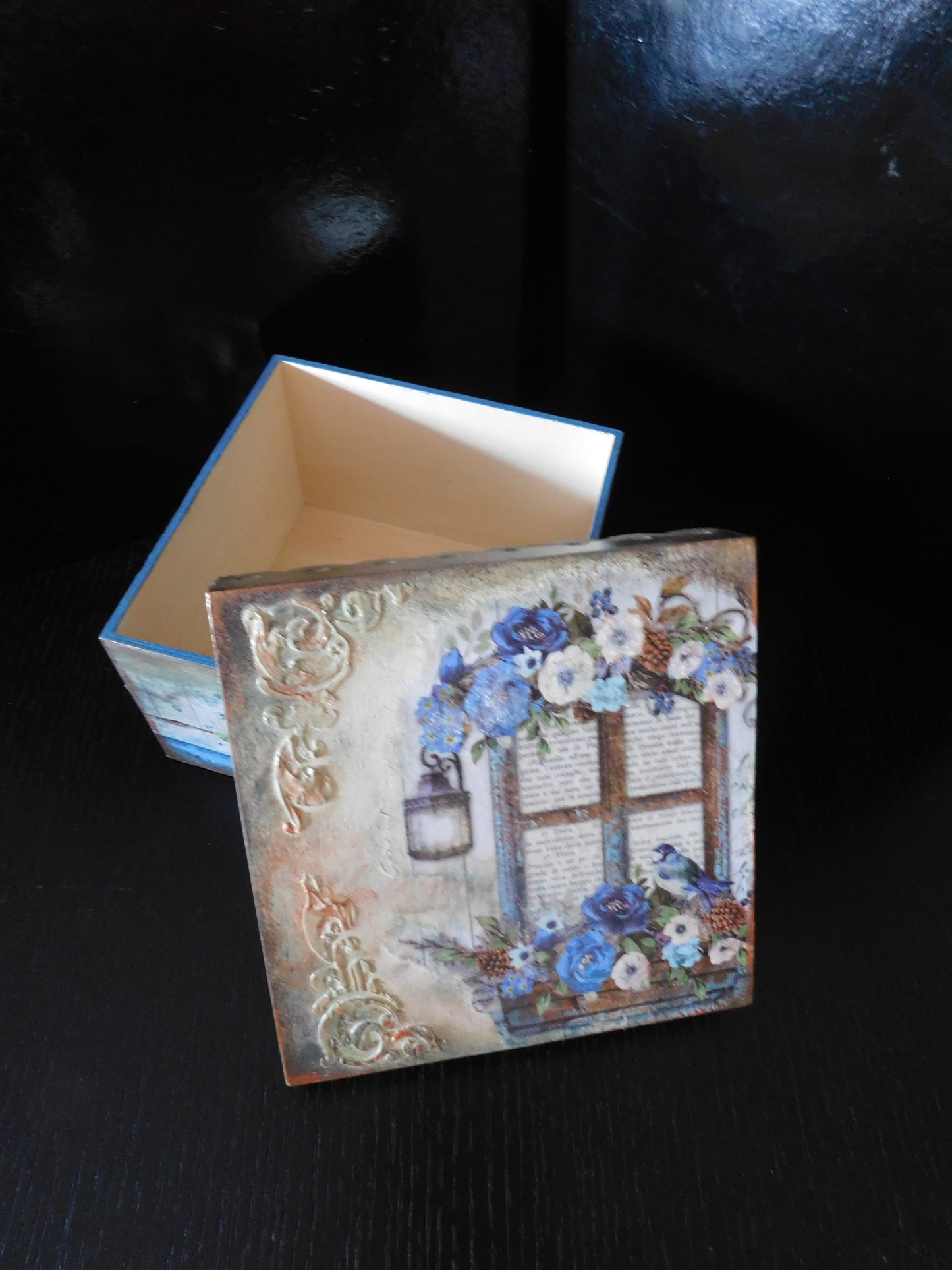 The Blue Flowers Gift Box